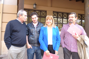 De izquierda a derecha: Luciano Zapico, ex edil de IU, Adrián Gayu, María Amor Álvarez y Juan José García  