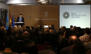 Javier Fernández presentando el documento del AMA