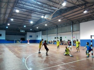 Uno de los partidos jugados ayer.