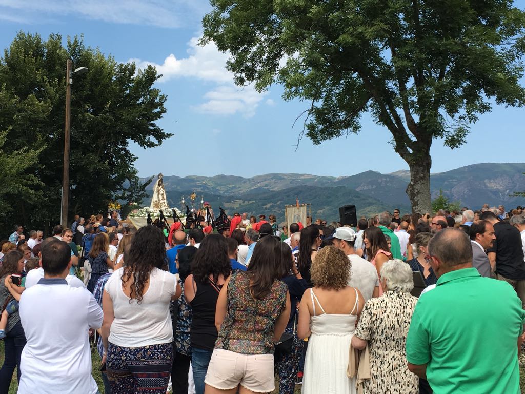 Miles de romeros acuden a su cita en Cébrano