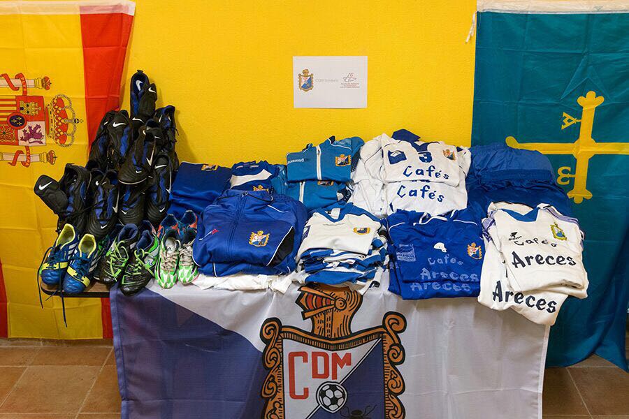 El Mosconia y su afición se vuelcan con los niños saharauis