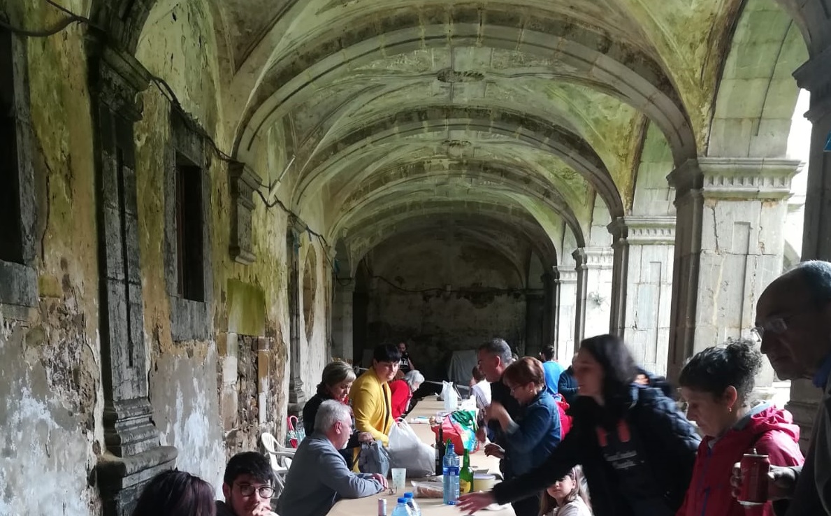 Comida en la calle por el 995 aniversario del Monasterio de Cornellana