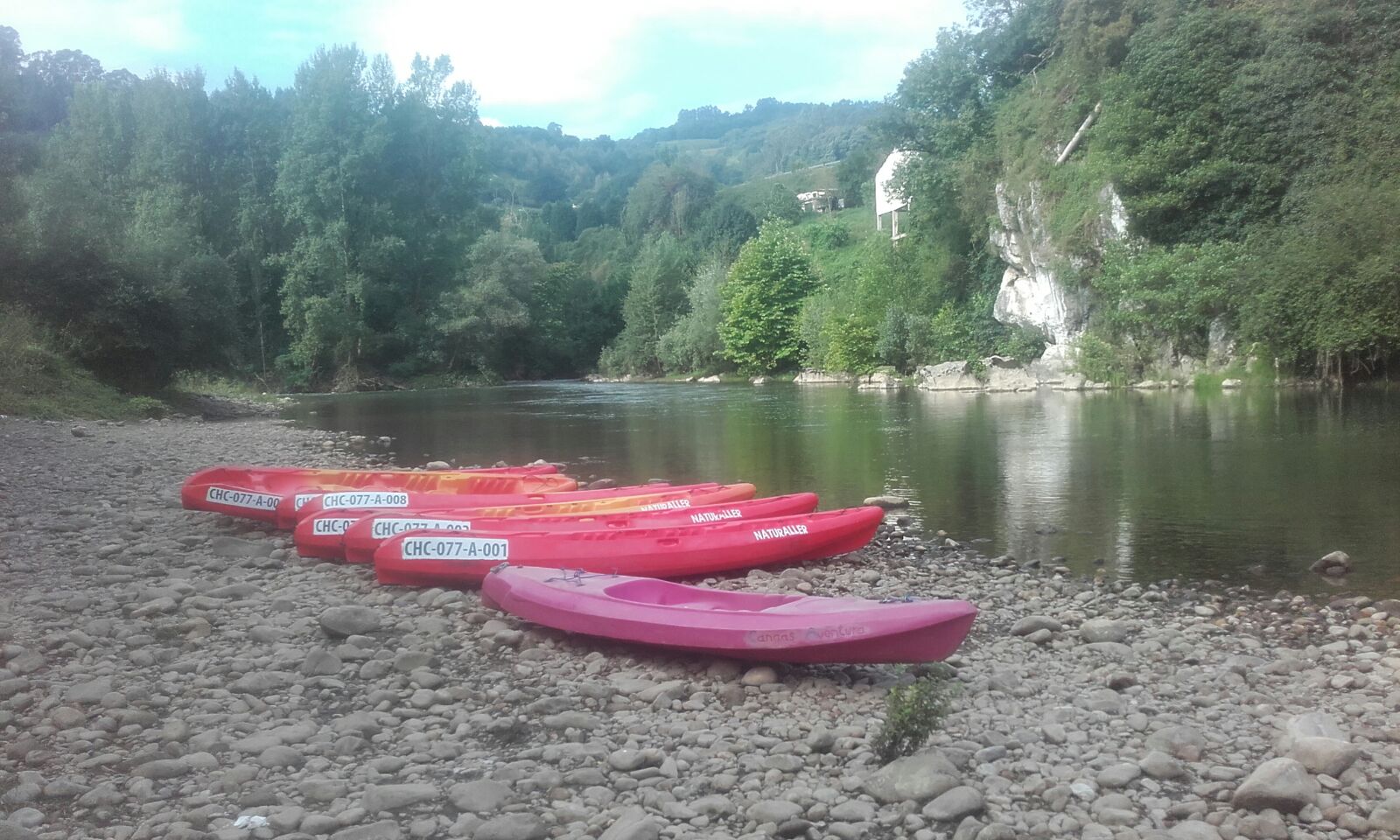 Las canoas turísticas llegan a Trubia y Las Caldas
