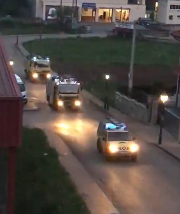 Homenaje de los bomberos de Proaza al personal que lucha contra la pandemia