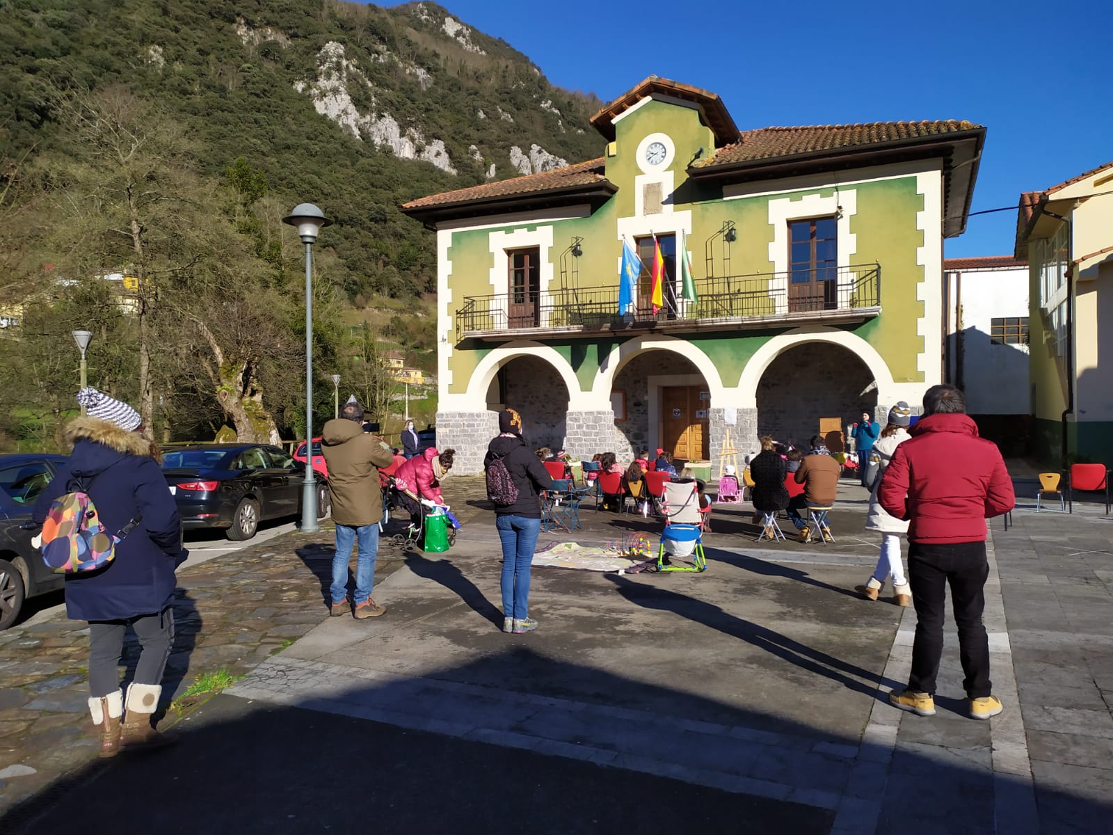 Los niños y niñas de Santo Adriano despiden la Navidad