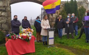 Acto de homenaje a José Maldonado en el cementerio de La Espina