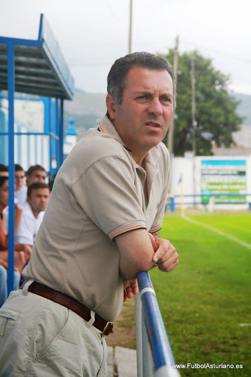 Castaño cesa como entrenador del Mosconia, que apuesta por Pole para dar «un giro radical» al club