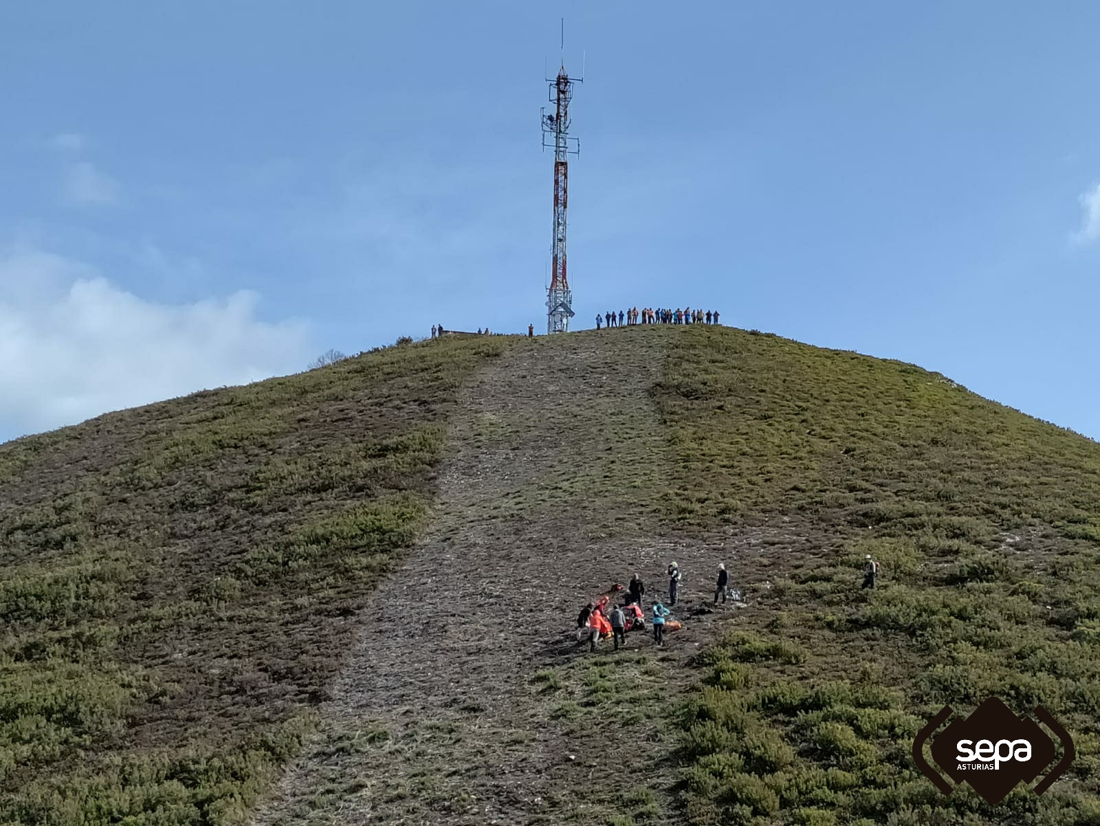 Un momento de la evacuación en Somiedo