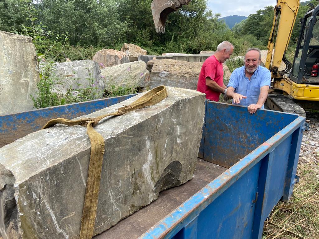 Una gran piedra recordará en el Colláu Fancuaya al ganador de la etapa de la Vuelta