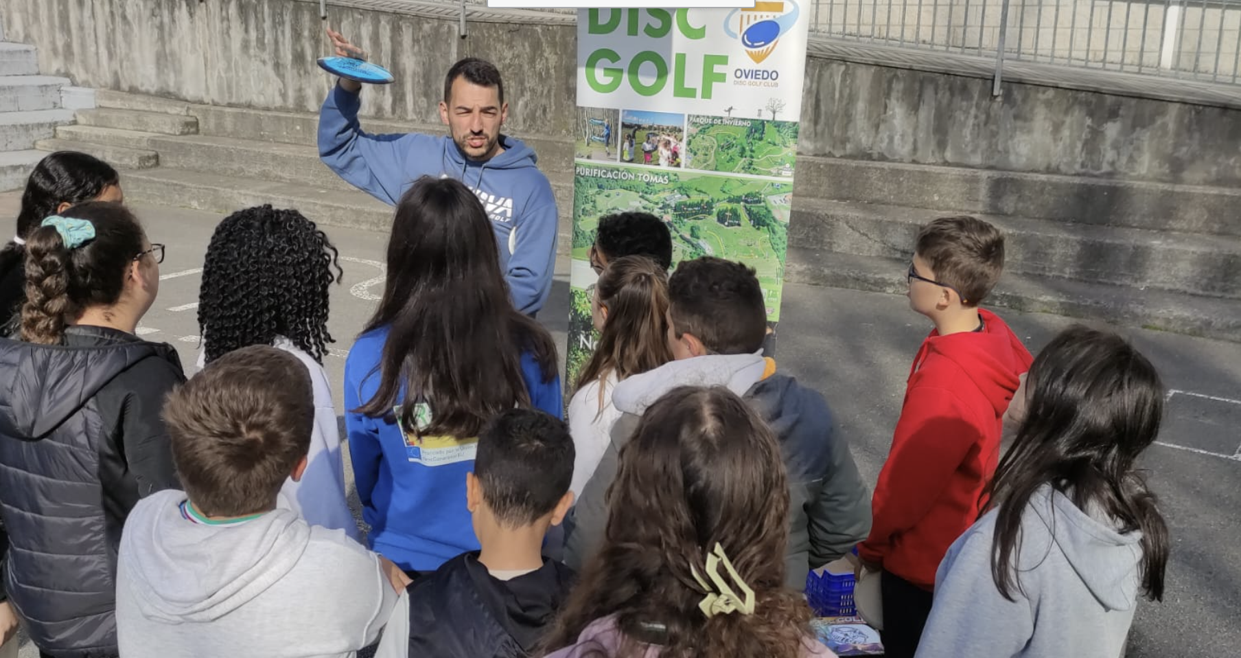 El Villar juega al discgolf