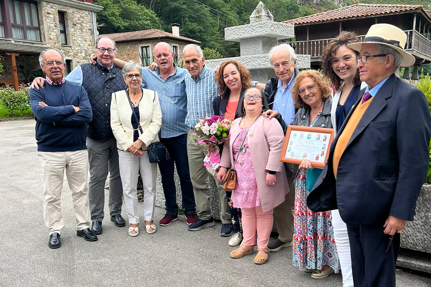 El centro asturiano de Madrid homenajea a la exalcaldesa de Belmonte Rosa Rodríguez