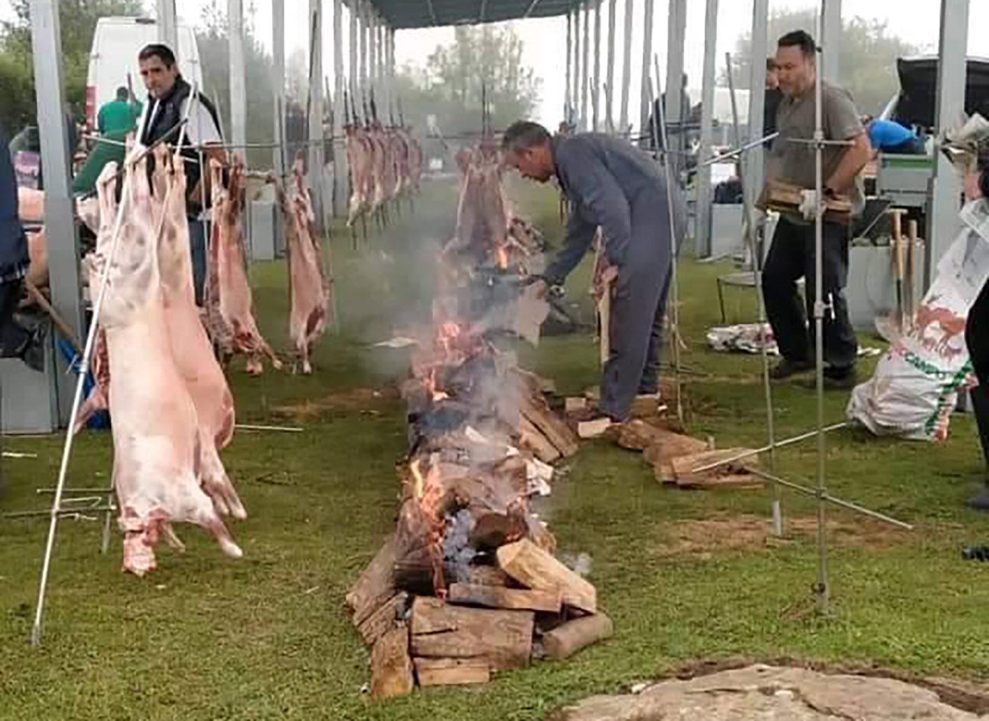 La Fiesta del Corderu volvió al prau Llagüezos tras cinco años de parón