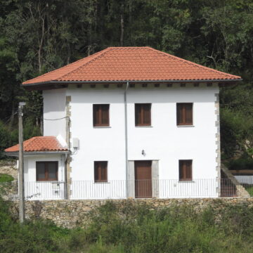 El alcalde de Oviedo inaugura mañana la reforma de la antigua escuela de Perlín