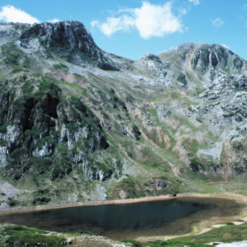 Fallece un excursionista en el lago Cerveriz de Somiedo