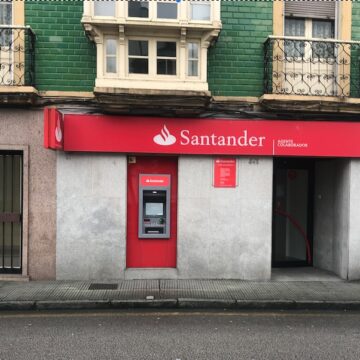 El Santander anuncia a sus clientes que cierra la oficina y el cajero de Trubia