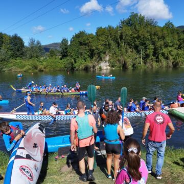 Fiesta del piragüismo en el Nalón en Grau, hasta con  barco dragón