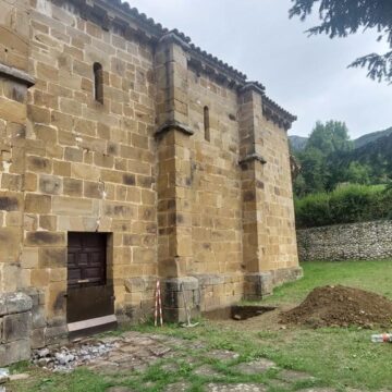 Arzobispado y Principado llegan a un acuerdo para reparar la iglesia románica de Arroxo