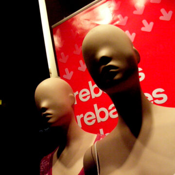 Ojo a los fraudes en las rebajas: estos son los consejos del Consumo