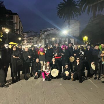 Grau estrena su Entierro de Don Moscón, la comitiva fúnebre que puso fin al Antroxu