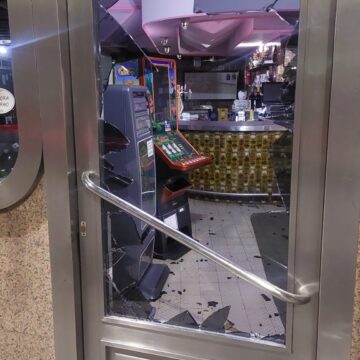 Destrozan la puerta y se van sin robar del Café La Perdiz, de Grado