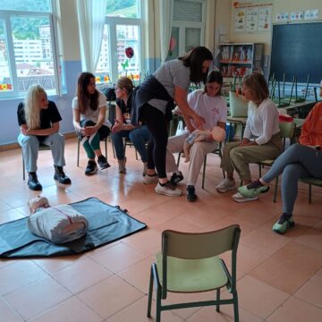 curso urgencias cangas Una veintena de profesores se forman para atender urgencias en los colegios de Cangas