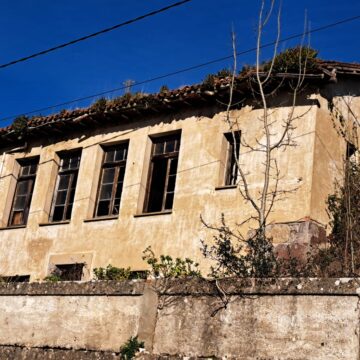 escuela salas Los vecinos de Cermoño exigen al Ayuntamiento de Salas la reparación de la escuela