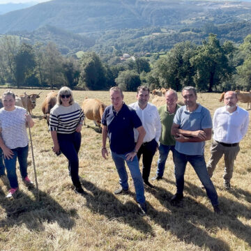 2025_09_16 consejero visita salas 1 Medio Rural destina 22,6 millones a incorporar jóvenes al campo