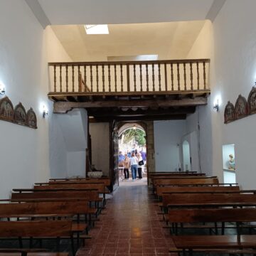 iglesia Caces Vecinos de Caces pintan y arreglan la iglesia