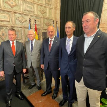 2025_10_04 consejero premios moscones 1 El presidente de Reny Picot anima a Grau a apostar por su industria quesera