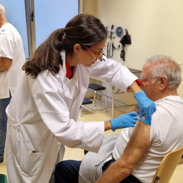 2025_10_14 vacunacion gripe centro salud ciudad naranco 2 Salud inicia la vacunación contra la gripe a bebés, mayores de 60 años y enfermos crónicos
