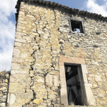 Captura de pantalla 2025-10-15 a las 12.17.46 La torre de Tuñón, a punto de desplomarse