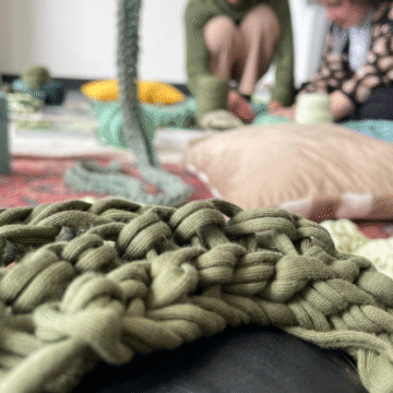 Taller de literatura y tejido colectivo en Las Regueras