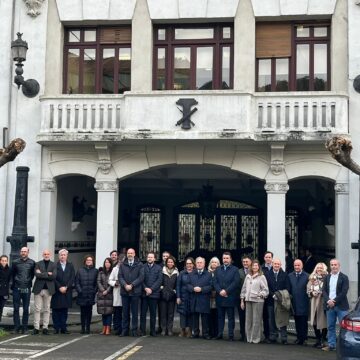 Visita delegacion FADE a la planta de gdels_sbs de Trubia Empresarios andaluces visitan la fábrica de armas de Trubia