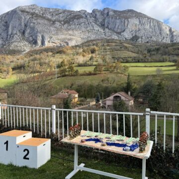 podio corss escolar de Teverga Gran éxito del cross escolar de Teverga