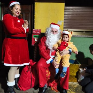 Papá Noel visitó el barrio de Requejo en Trubia