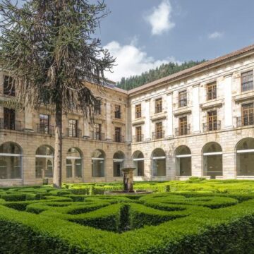 Parador de Corias 10 Claustro La despoblación rural o la gestión forestal, en las jornadas ‘Pegados a la Tierra’ de Cangas