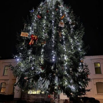 Los niños del colegio El Villar unen a Trubia por Navidad