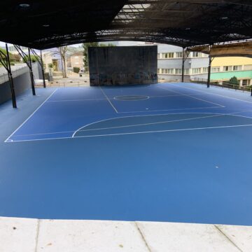 La pista del Frontón de Grau luce como nueva