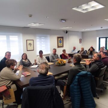 reunion gdr las regueras El Camín Real movilizará en la comarca 6,7 millones del Leader hasta 2027