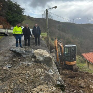 Salas repara con dos escolleras dos hundimientos en Buscabreiro