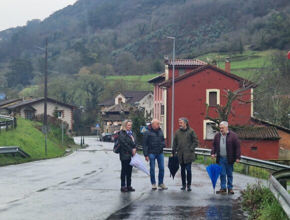 2026_02_05 Visita Santo Adriano 1 Una glorieta resolverá por fin el acceso a Villanueva de Santo Adriano