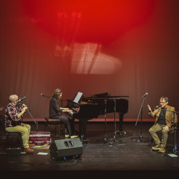 Buir lluenxe de las nuesas fronteras