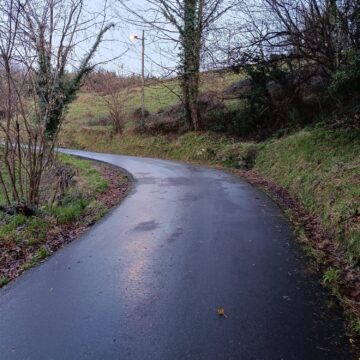 Arranca el limpiado de cunetas de los pueblos de Trubia y su entorno