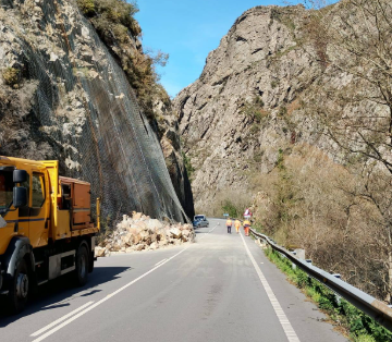 Reabre al tráfico el Corredor del Narcea tras el argayo de Calabazos