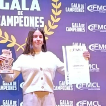 La piloto de motocross Cleo Marrón, con raíces salenses, campeona de féminas en Castilla y León