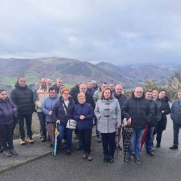 Tineo protesta contra los fallos en la señal de televisión