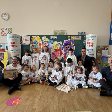 El colegio Bernardo Gurdiel de Grau acoge la entrega de premios de “Pinta contra el bullying”