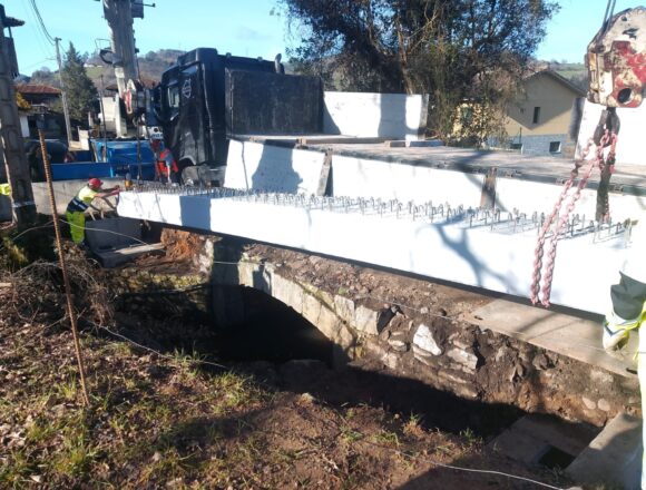 Puerta Colorada El Rellan 2 Movilidad concluye el puente de la carretera de Puerta Colorada, en Grau