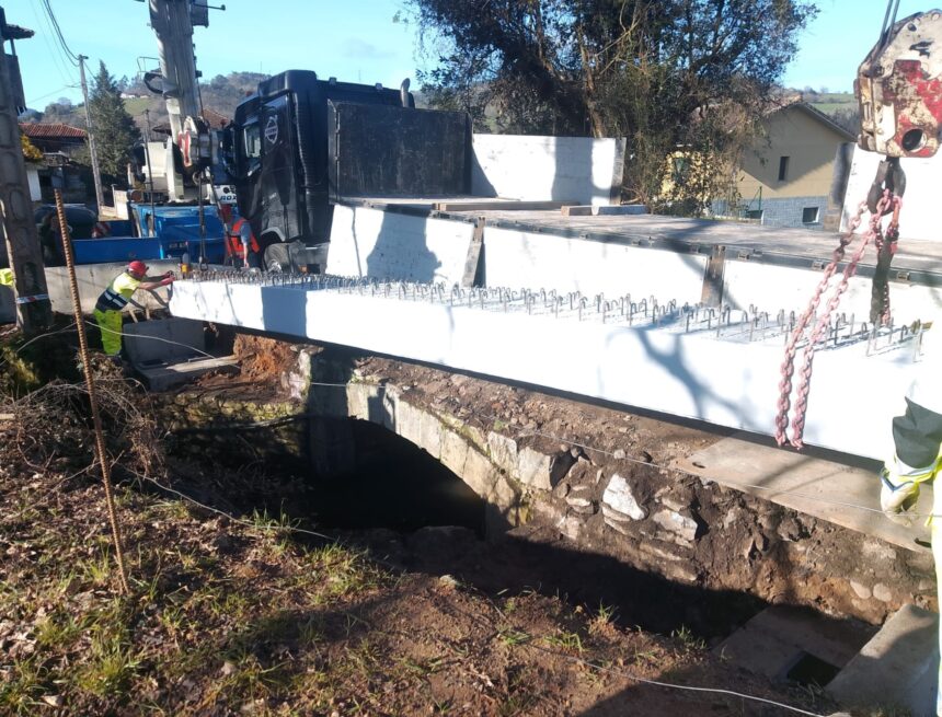 Movilidad concluye el puente de la carretera de Puerta Colorada, en Grau