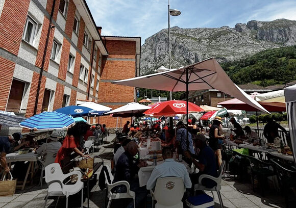 Casi 850 vecinos se dan cita el sábado en la Comida en la Calle de Teverga
